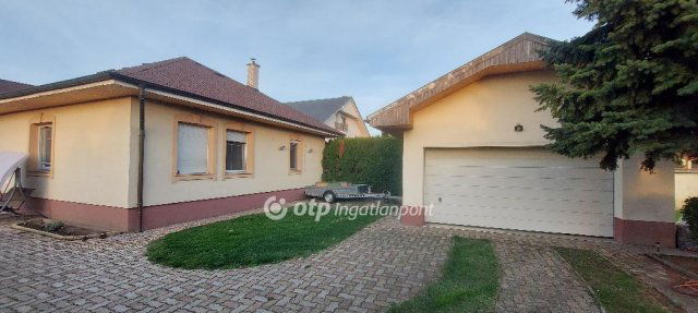 Eladó családi ház, Mosonmagyaróváron 120 M Ft, 3+1 szobás