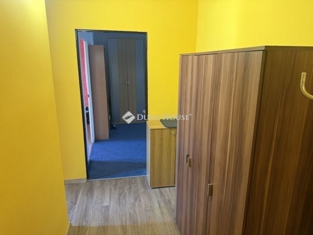 Eladó panellakás, Pécsett 52.9 M Ft, 2 szobás