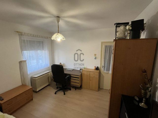 Eladó családi ház, Cegléden 27.5 M Ft, 2 szobás