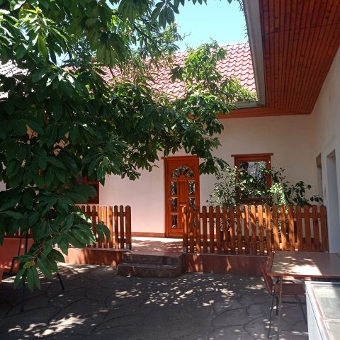 Eladó családi ház, Zsombón 98 M Ft, 5+2 szobás