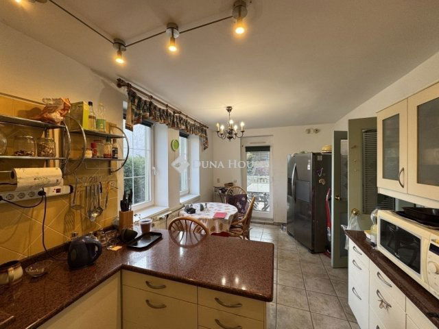 Eladó családi ház, Tahitótfalun 147 M Ft, 5+1 szobás