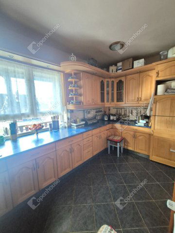 Eladó családi ház, Kisbéren 129.5 M Ft, 4 szobás