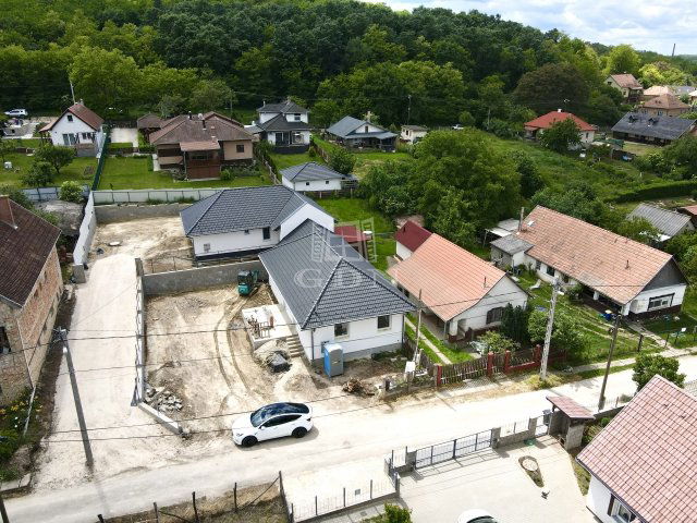 Eladó ikerház, Mendén 79 M Ft, 4 szobás / költözzbe.hu
