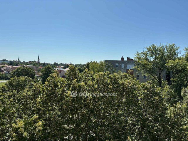 Eladó téglalakás, Gyulán 30.09 M Ft, 2 szobás