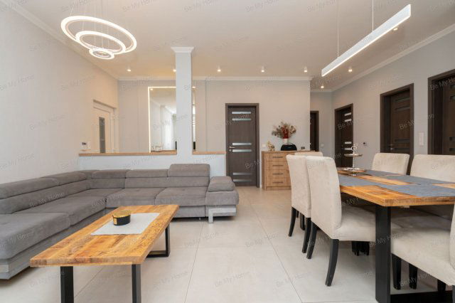 Eladó családi ház, Solymáron 150 M Ft, 5+2 szobás