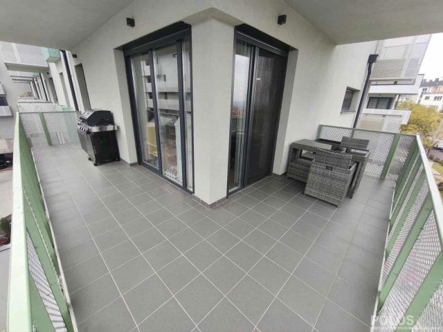 Eladó téglalakás, Sopronban 93 M Ft, 3 szobás