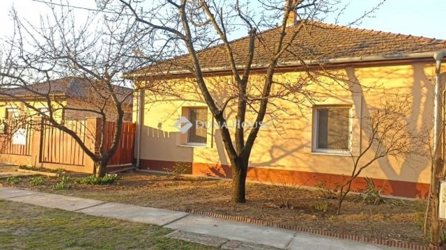 Eladó családi ház, Kecskeméten 69.99 M Ft, 4 szobás