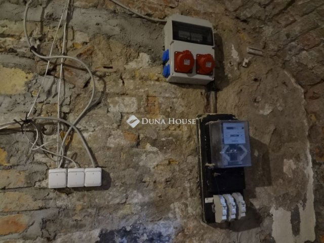 Eladó üzlethelyiség, Budapesten, VI. kerületben 120 M Ft