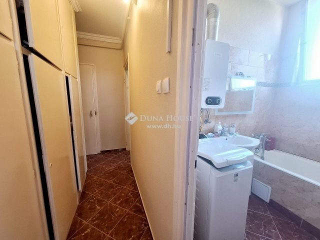 Eladó téglalakás, Gödöllőn 51 M Ft, 2 szobás