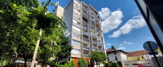 Kiadó panellakás, albérlet, Tatán, Egység utcában, 1 szobás