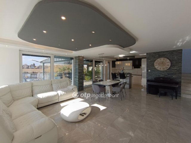 Eladó családi ház, Taksonyon 285 M Ft, 5 szobás