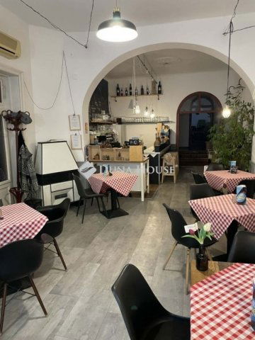 Eladó családi ház, Pécsett 119.9 M Ft, 3 szobás