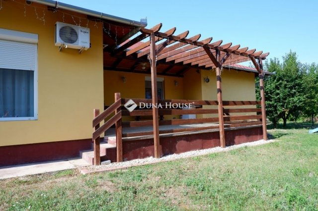 Eladó családi ház, Székesfehérvárott 135 M Ft, 5 szobás