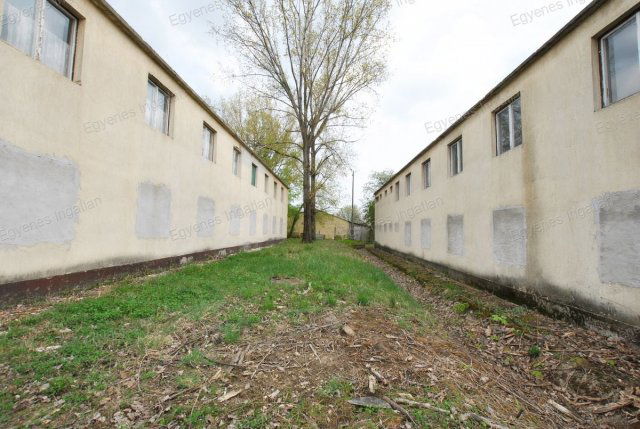 Eladó üzlethelyiség, Százhalombattán 42 M Ft