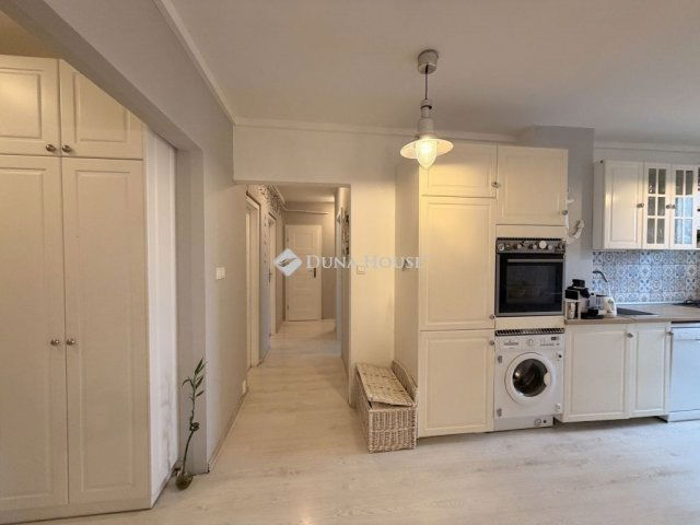 Eladó panellakás, Budapesten, III. kerületben 99.45 M Ft