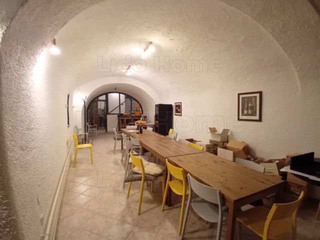 Eladó üzlethelyiség, Győrött 85 M Ft, 2 szobás