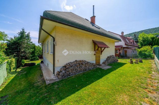 Eladó családi ház, Budapesten, III. kerületben 299.999 M Ft