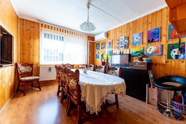 Eladó panellakás, Kazincbarcikán 46.8 M Ft, 4 szobás