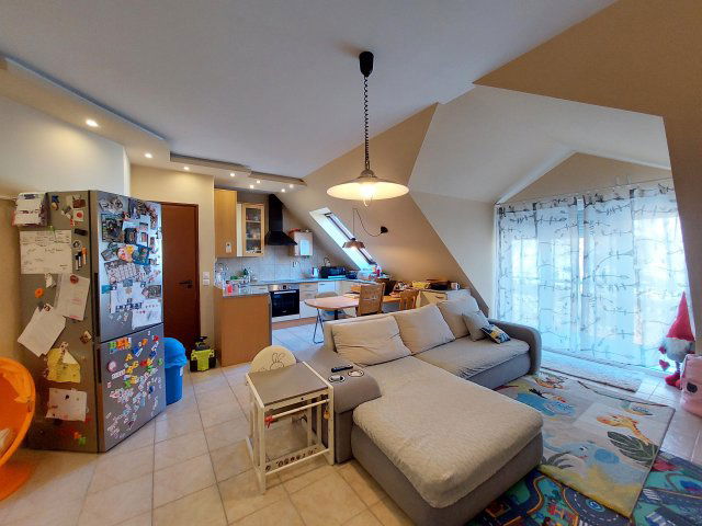 Eladó téglalakás, Szegeden 89 M Ft, 5 szobás