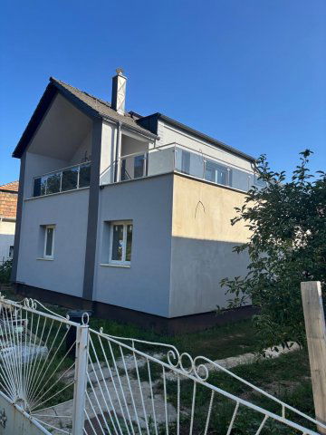 Eladó családi ház, Tatán 98 M Ft, 4 szobás
