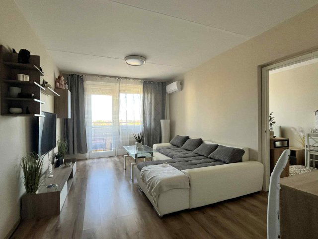 Eladó panellakás, Debrecenben 61.5 M Ft, 3 szobás