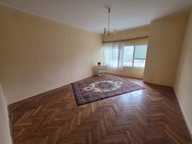 Eladó családi ház, Balatonföldváron 88.499 M Ft, 4 szobás