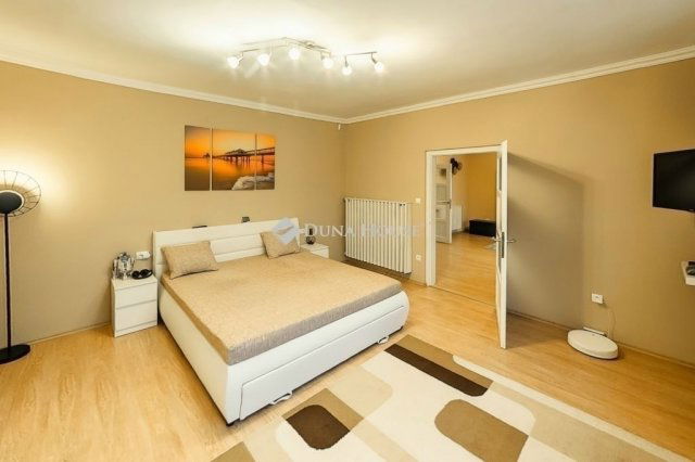 Eladó családi ház, Kecskeméten 69 M Ft, 7 szobás