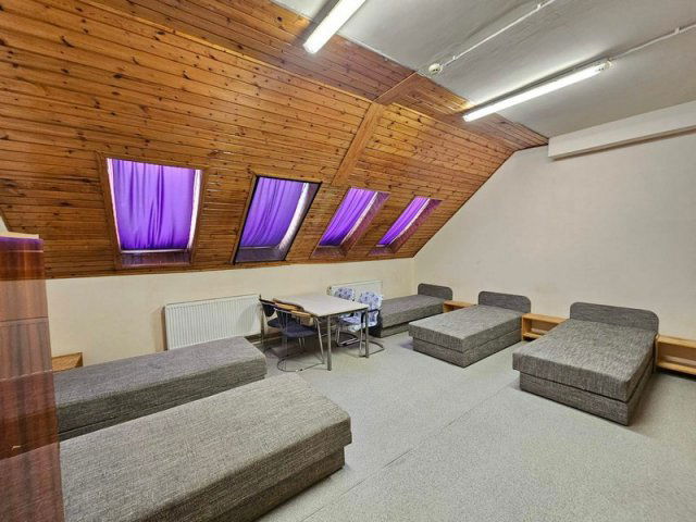 Eladó családi ház, Hatvanban 175 M Ft, 18 szobás