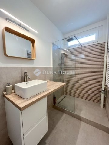 Eladó panellakás, Pécsett 54.9 M Ft, 2 szobás