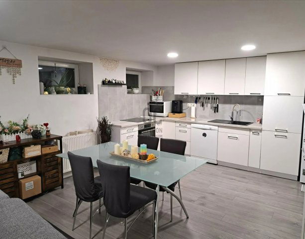 Eladó családi ház, Ajkán 56 M Ft, 4 szobás