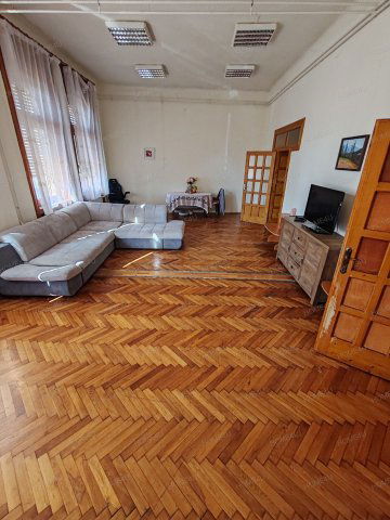 Eladó téglalakás, Szolnokon 99 M Ft, 5 szobás