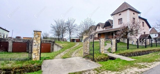 Eladó téglalakás, Galambokon 115 M Ft, 11 szobás