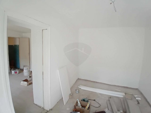 Eladó családi ház, Apcon 10 M Ft, 2 szobás