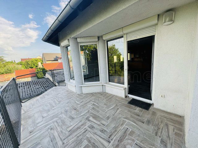 Eladó családi ház, Győrújbaráton 132.99 M Ft