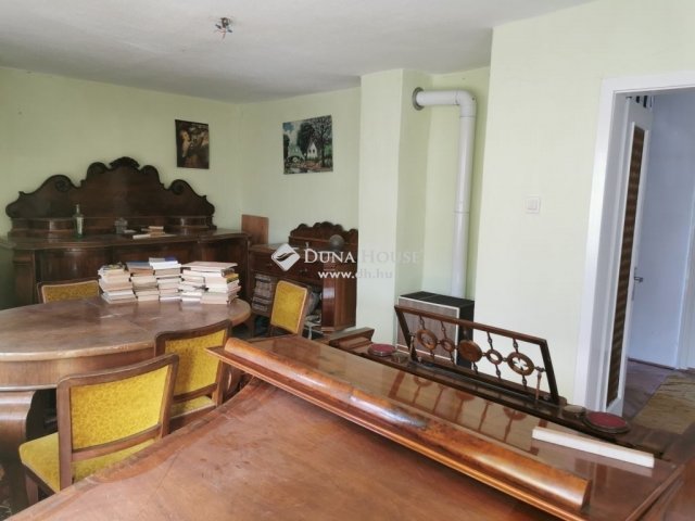 Eladó családi ház, Esztergomban 45 M Ft, 4 szobás