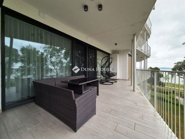 Eladó téglalakás, Siófokon 185 M Ft, 3 szobás