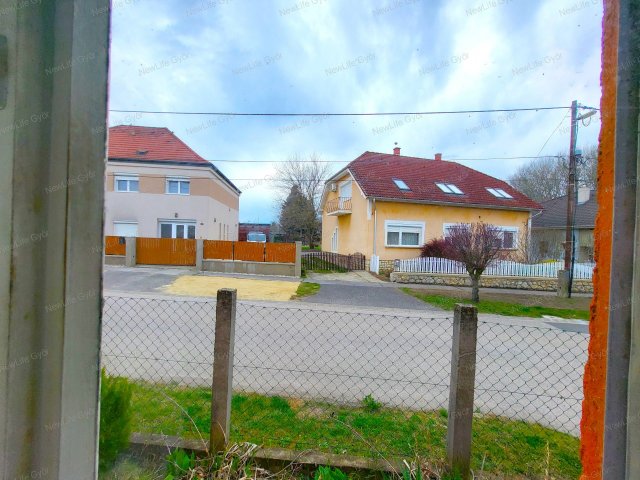 Eladó családi ház, Győrött 41.5 M Ft, 3 szobás
