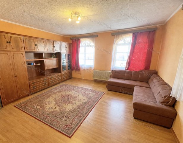 Eladó családi ház, Újszászon 19.9 M Ft, 2 szobás