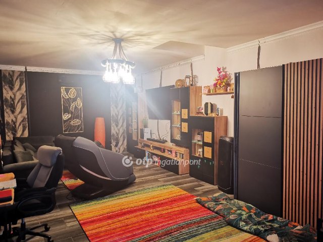 Eladó családi ház, Szigetszentmiklóson 159.9 M Ft, 2 szobás