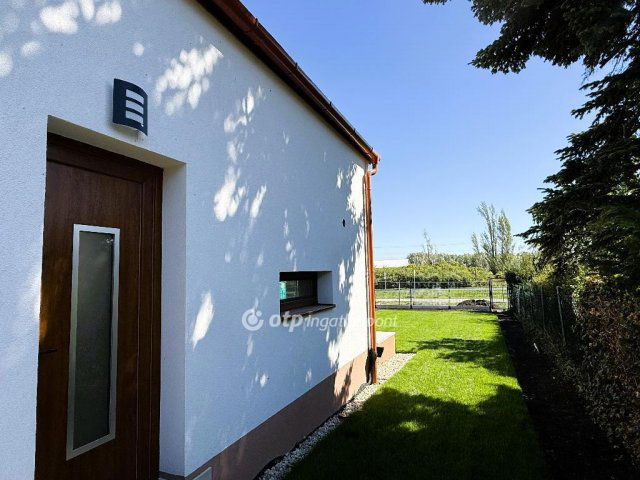 Eladó nyaraló, Alsóörsön 105.9 M Ft, 4 szobás