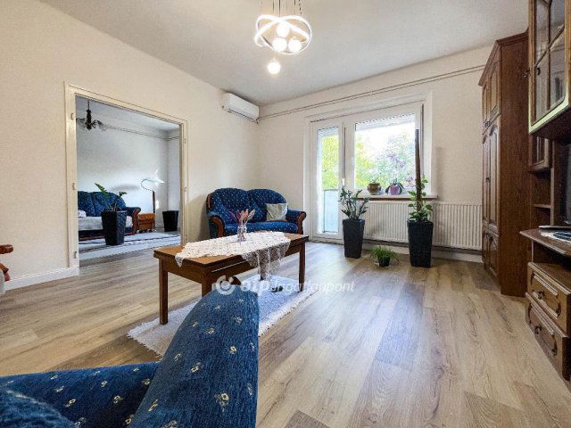 Eladó téglalakás, Győrött 75 M Ft, 2 szobás