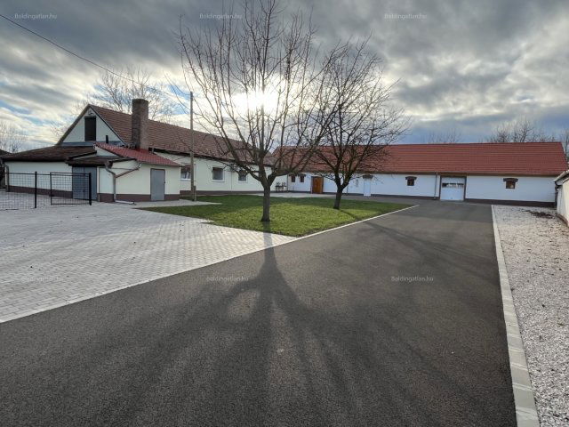 Kiadó ipari ingatlan, Kaposváron, Állomás utcában 500 E Ft / hó