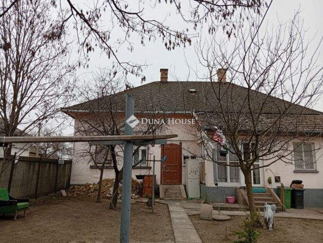 Eladó családi ház, Jászladányon 18 M Ft, 4 szobás