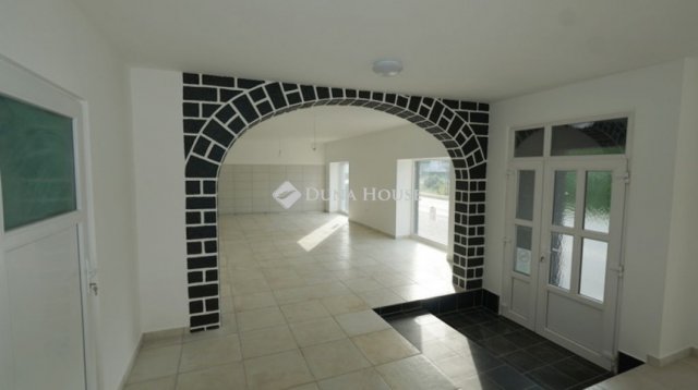 Eladó üzlethelyiség, Zalaszentivánon 130 M Ft, 2 szobás