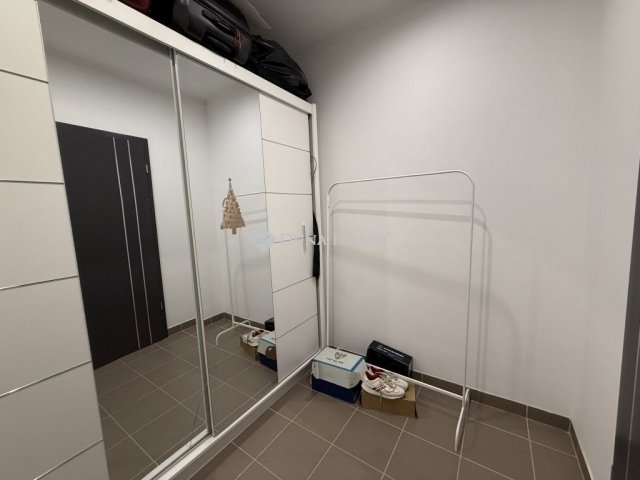 Eladó családi ház, Péterin 155 M Ft, 3 szobás