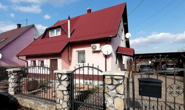 Eladó családi ház, Kápolnásnyéken 82.9 M Ft, 4+1 szobás