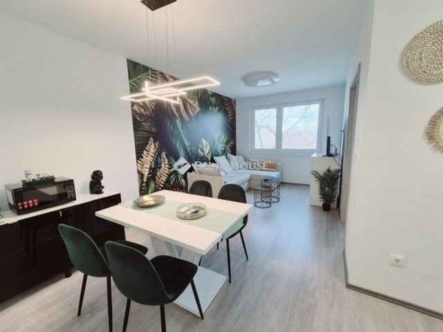 Eladó téglalakás, Siófokon 74.9 M Ft, 2 szobás