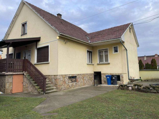 Eladó családi ház, Pilisvörösváron 87.9 M Ft, 1+2 szobás