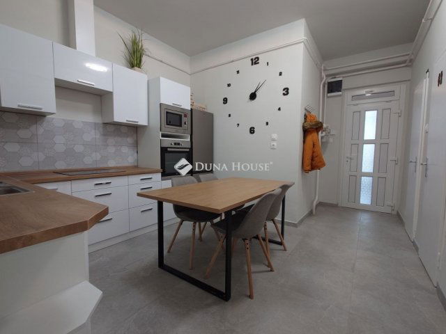 Kiadó téglalakás, albérlet, Kecskeméten 200 E Ft / hó