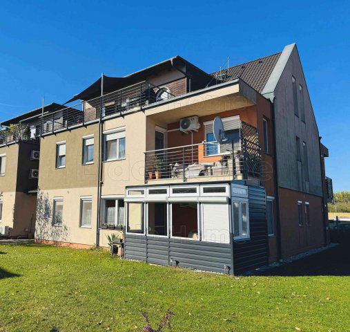 Eladó téglalakás, Győrött 78 M Ft, 3 szobás